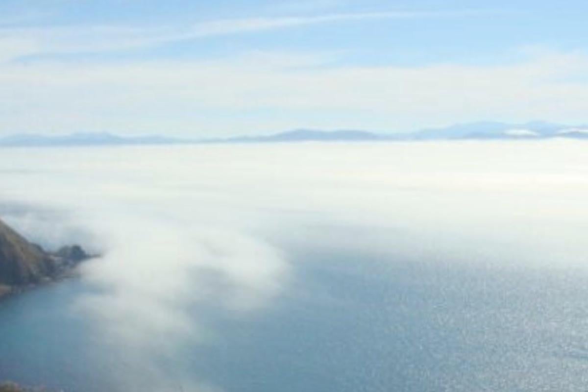 Calm ocean horizon representing clarity and perspective under sustained leadership pressure.